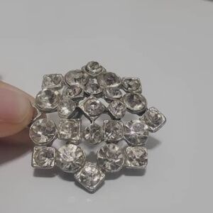 AJR Clear Rhinestone Embelished Silver Brooch. Vintage Weiss Brooch 🌴